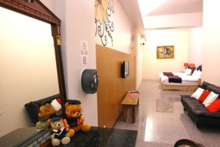 Room 21 of 36