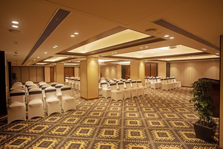 Ballroom/Hall 86 of 111
