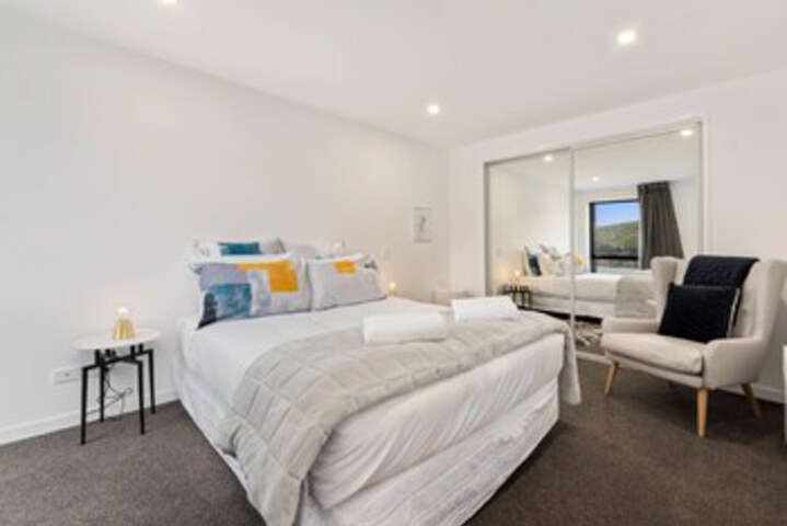 Room 9 of 24