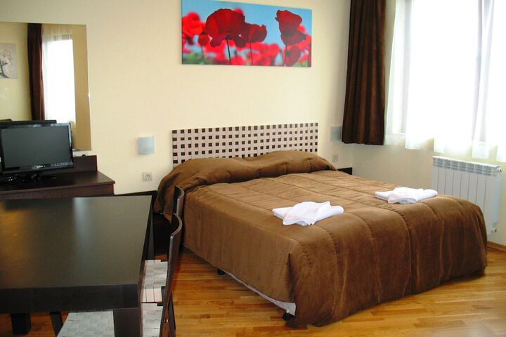 Room 3 of 68