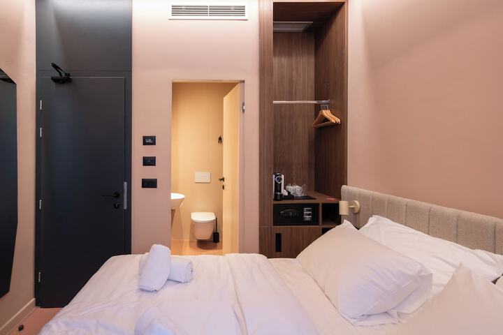 Room 5 of 133