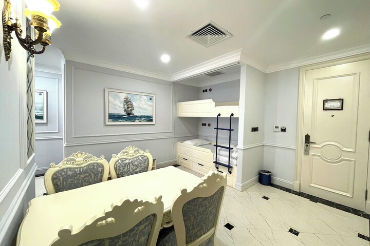 Room 95 of 195