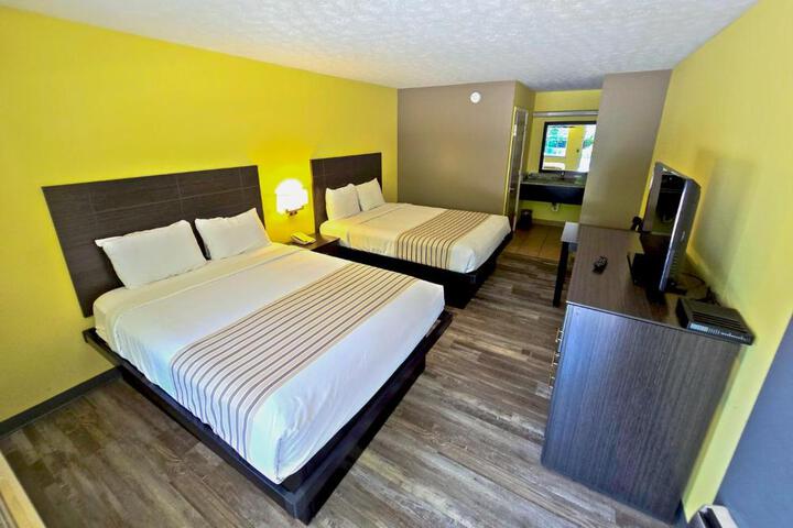 2 Double Beds (1 of 10)