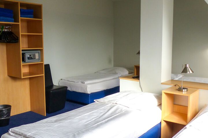 Room 33 of 86
