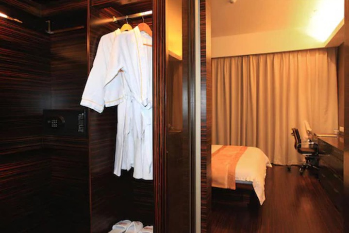 Room 26 of 76