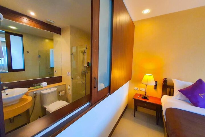 Room 17 of 46