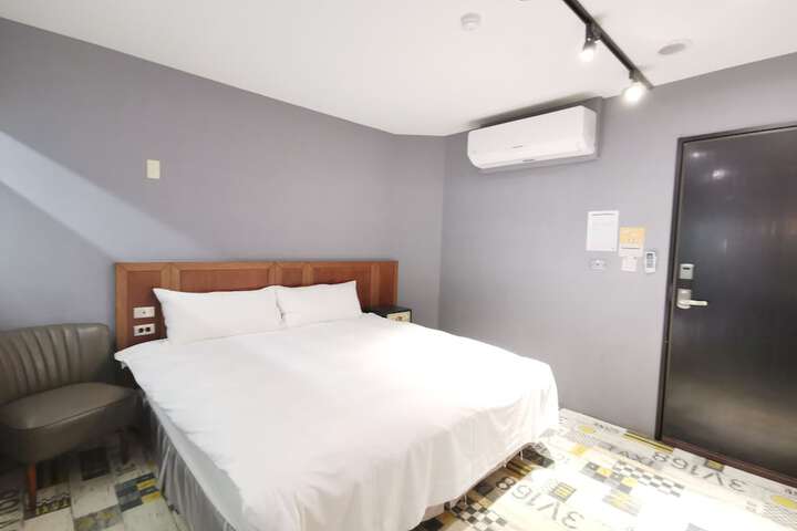 Room 11 of 74
