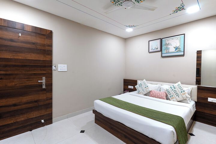 Room 8 of 34