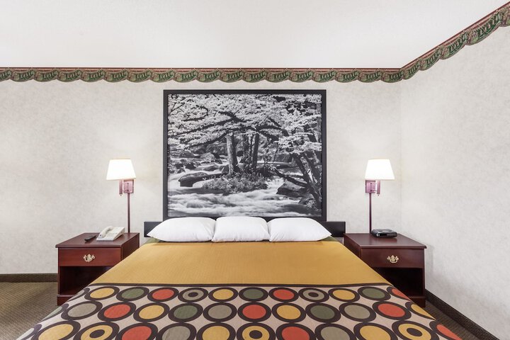 1 King Bed (13 of 16)
