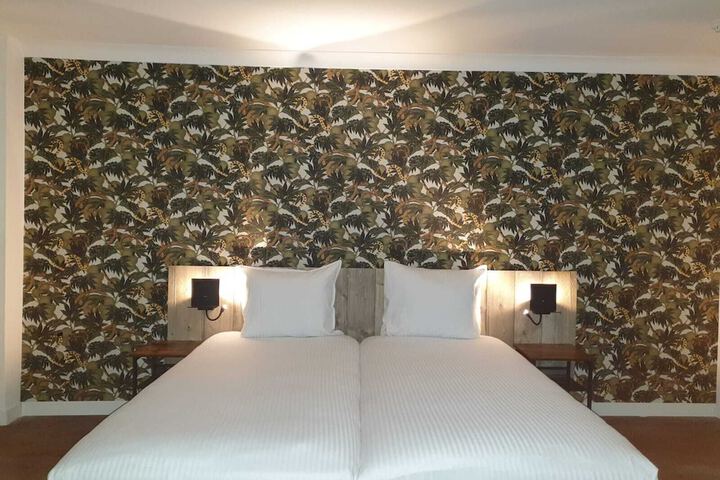 Room 4 of 11