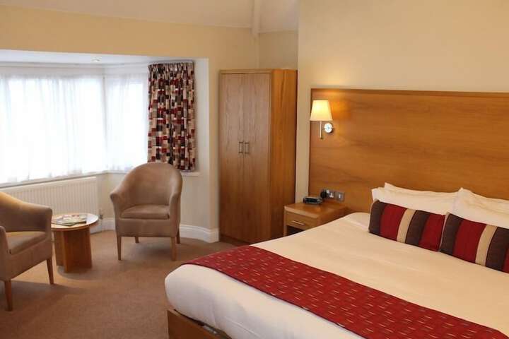 Room 4 of 27