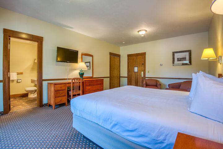 Superior King Lakeside with Shared Balcony (63 of 64)