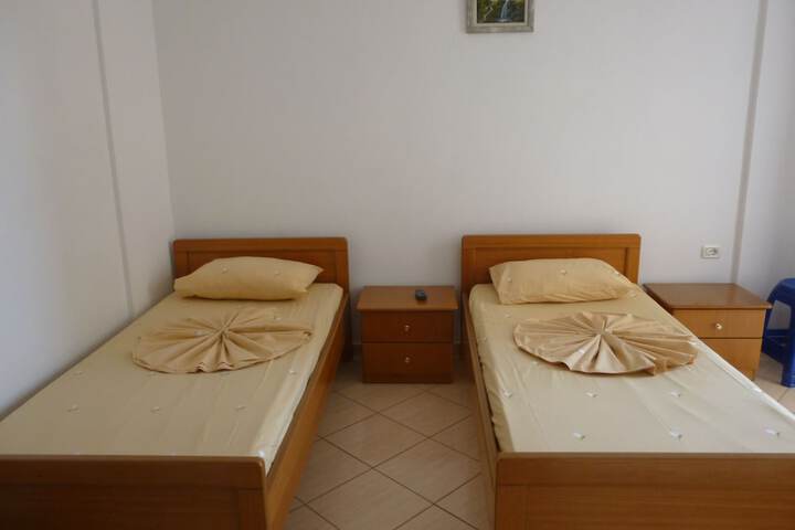 Room 3 of 33