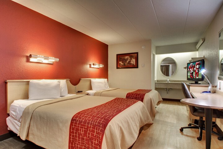 Standard Room, King or Two Doubles (1 of 7)