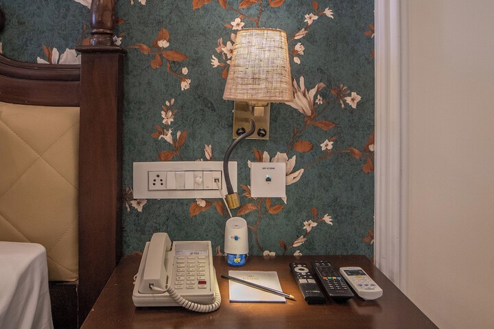 Room 8 of 50