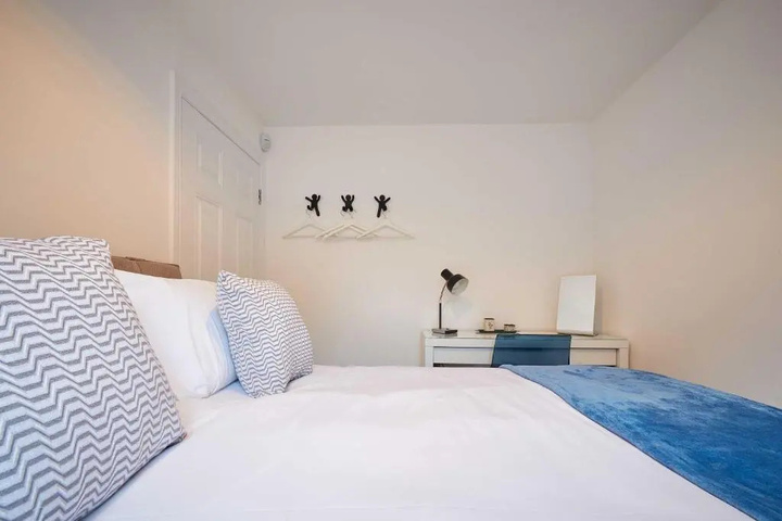 Room 4 of 19