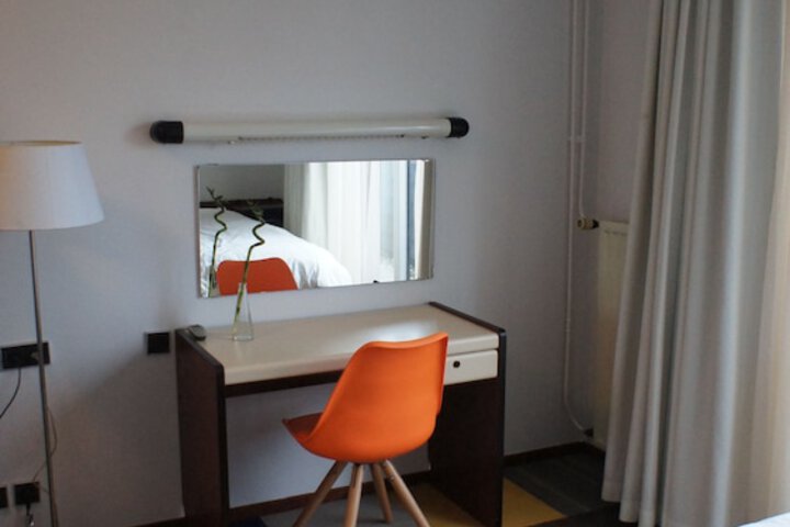 Room 37 of 60