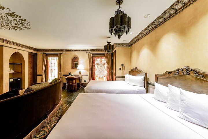 2 Queen Beds (15 of 23)