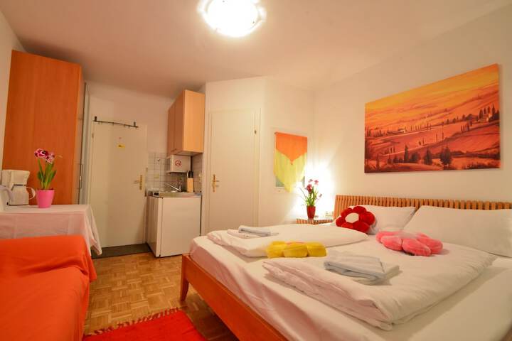 Room 12 of 19