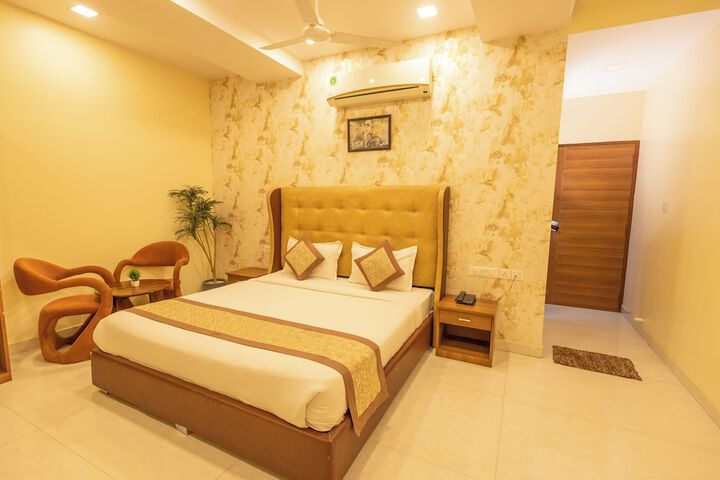 Room 5 of 20