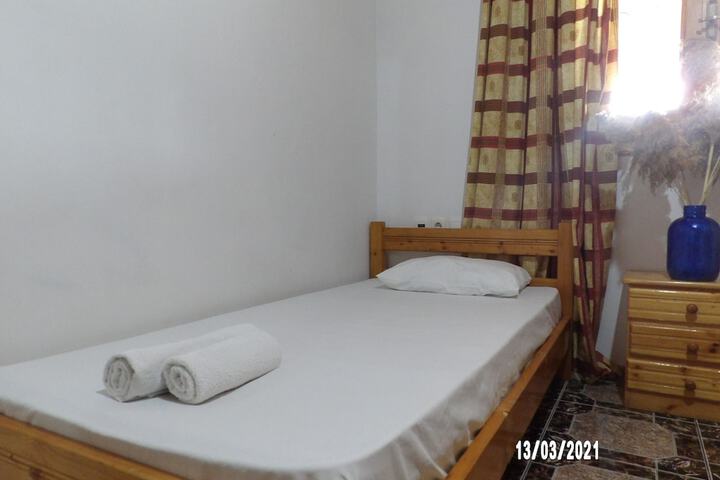 Room 4 of 28