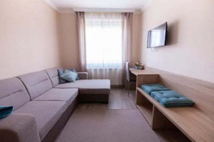 Room 6 of 17