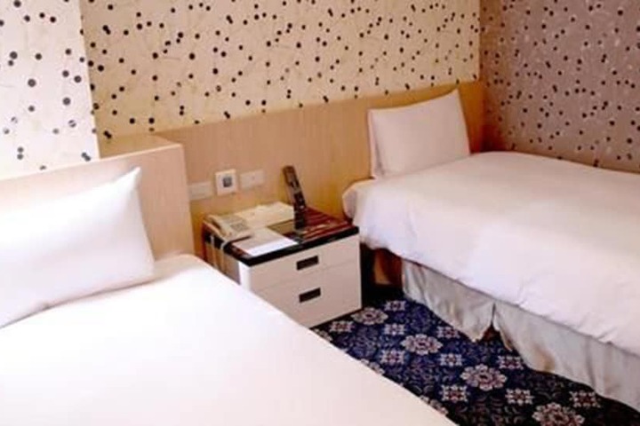 Room 10 of 26
