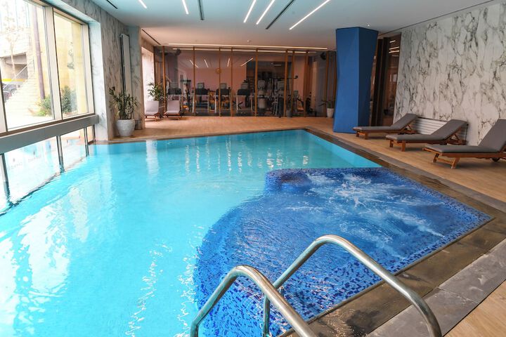 Pool 51 of 102