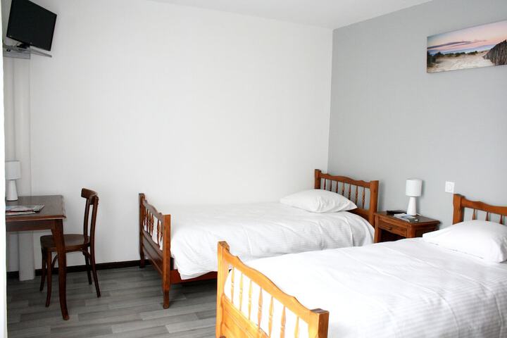 Room 2 of 25