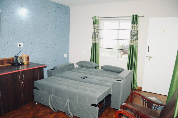 Room 10 of 26