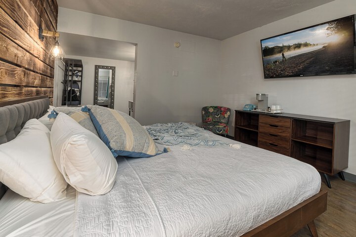 Room 4 of 13
