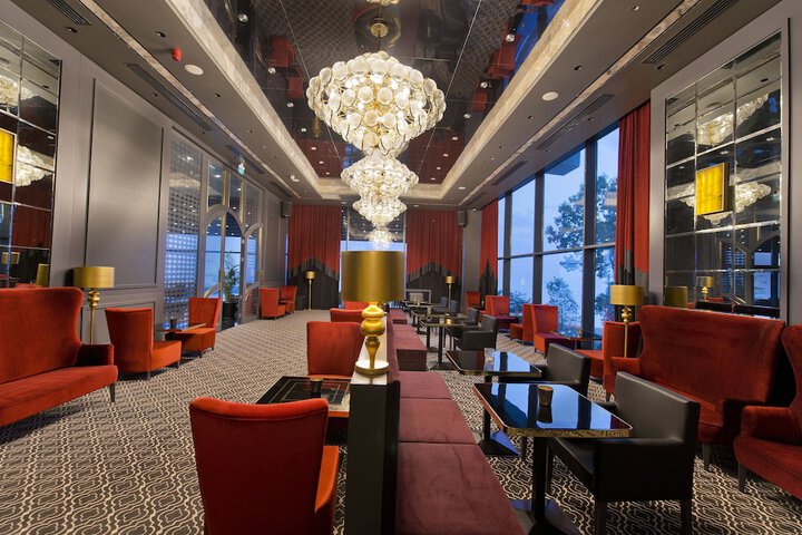 Lounge 85 of 98