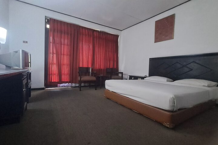 Room 28 of 79