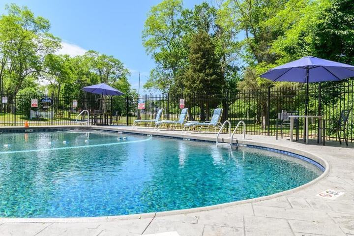 Pool 21 of 41