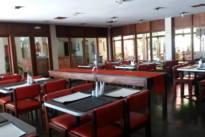 Dining 16 of 18