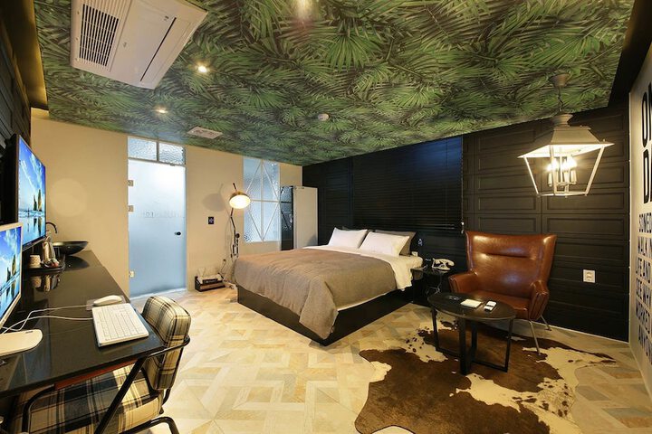Room 13 of 44