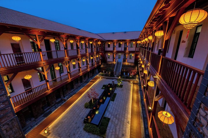 Hotel Exterior 11 of 16