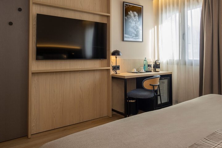 Room 10 of 38