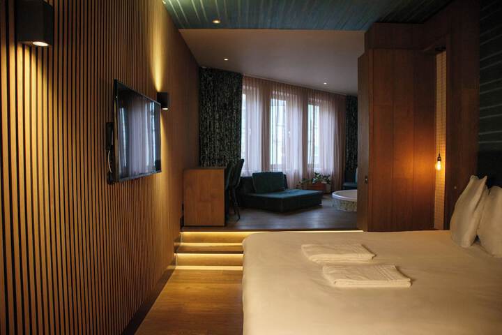 Room 33 of 57