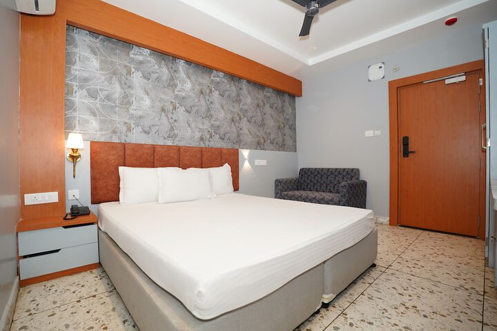 Room 8 of 17