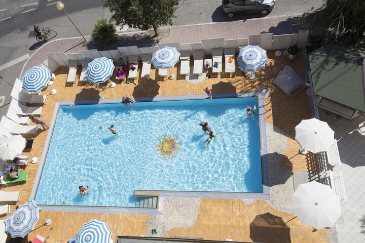 Pool 11 of 24