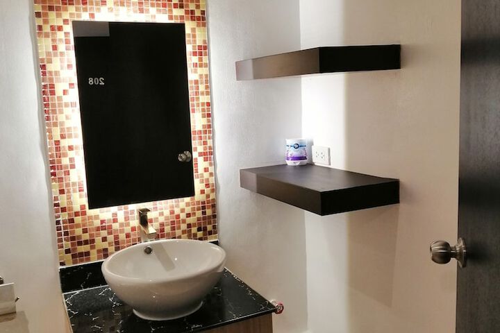Room 72 of 116