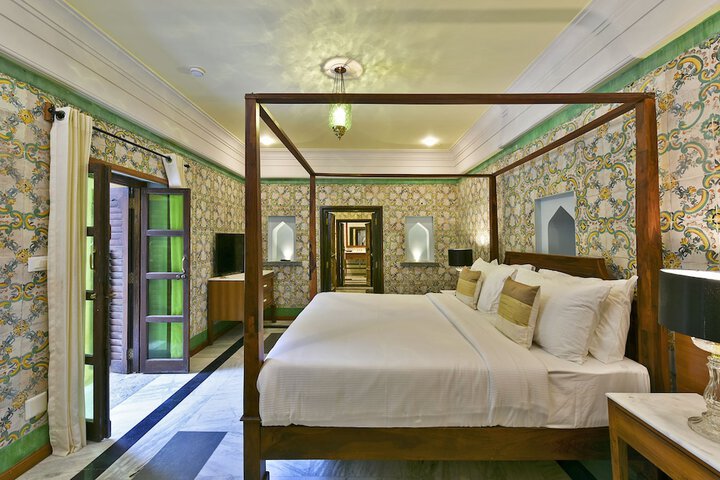 Room 5 of 80