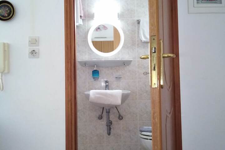 Room 79 of 116