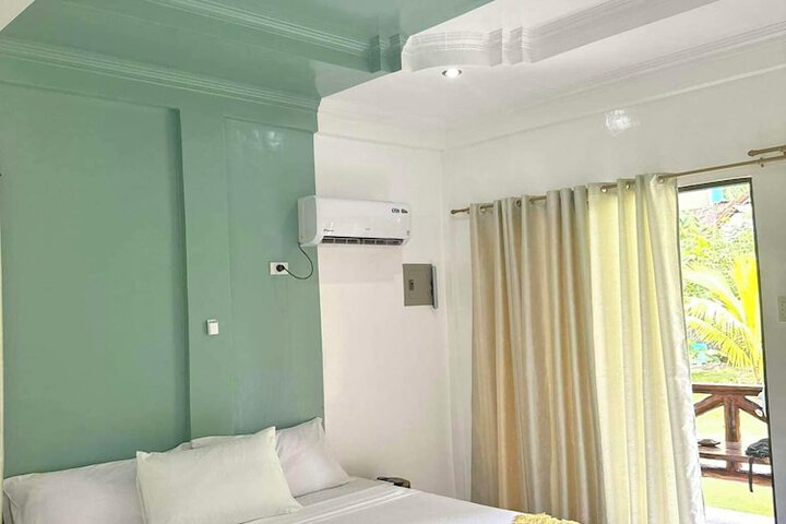 Room 8 of 33
