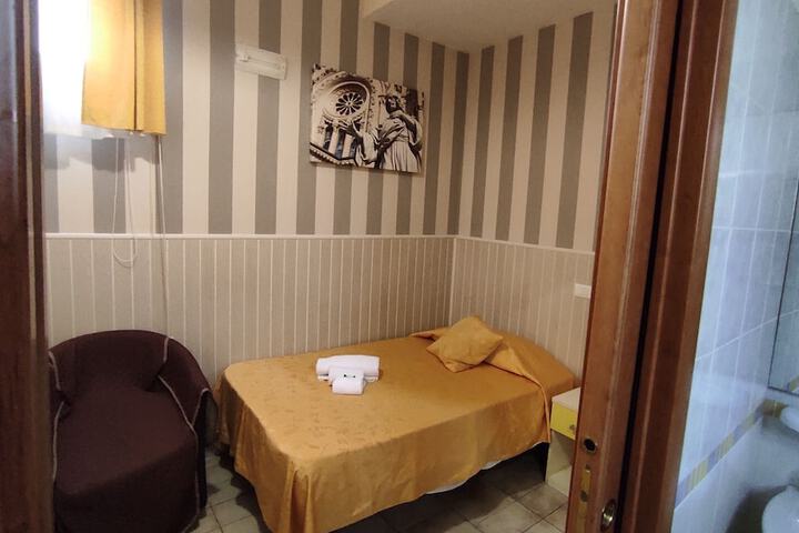 Room 13 of 35