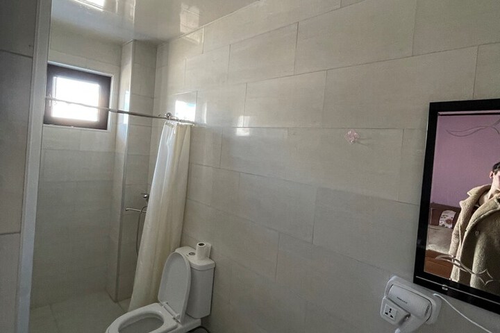 Room 8 of 11