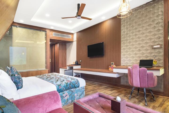 Room 4 of 20