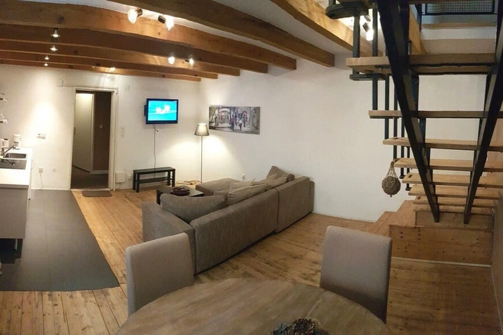 Room 9 of 16