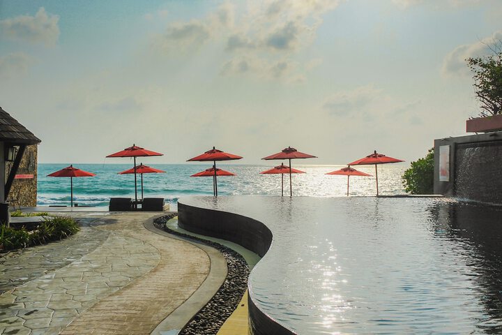 Hotel with Pool